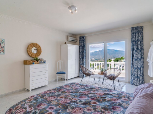 Villa for sale in Mijas