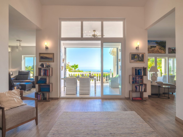 Villa for sale in Mijas