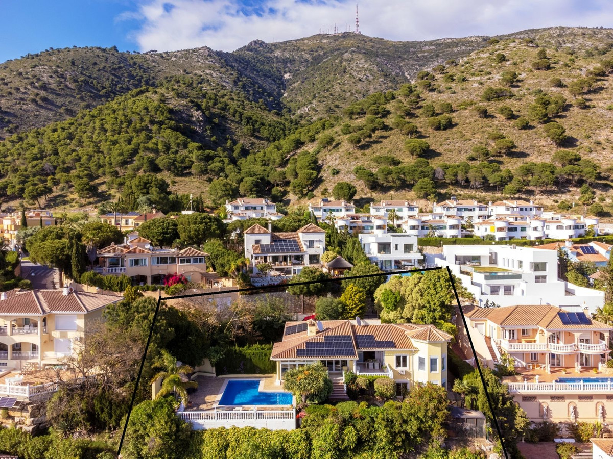 Villa for sale in Mijas