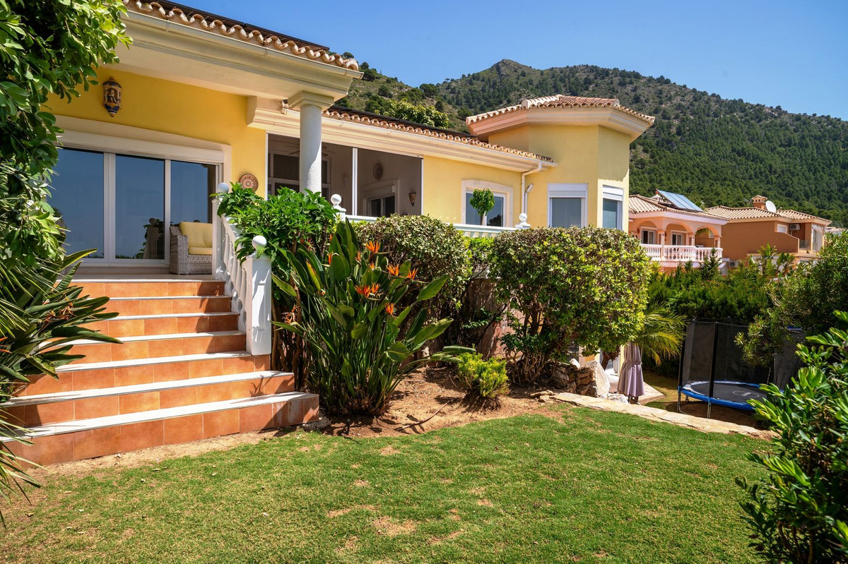 Villa for sale in Mijas