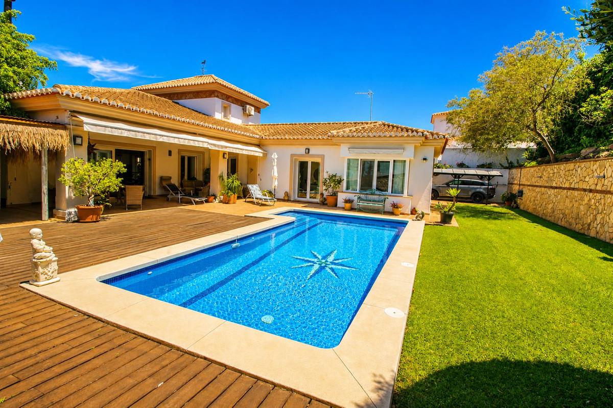 Villa for sale in Mijas