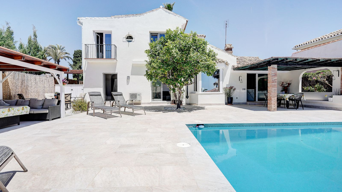 Villa for sale in Mijas