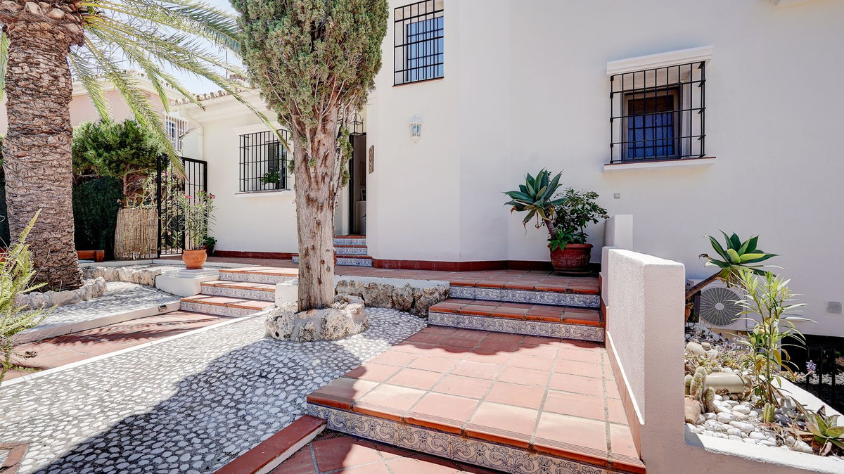 Villa for sale in Mijas
