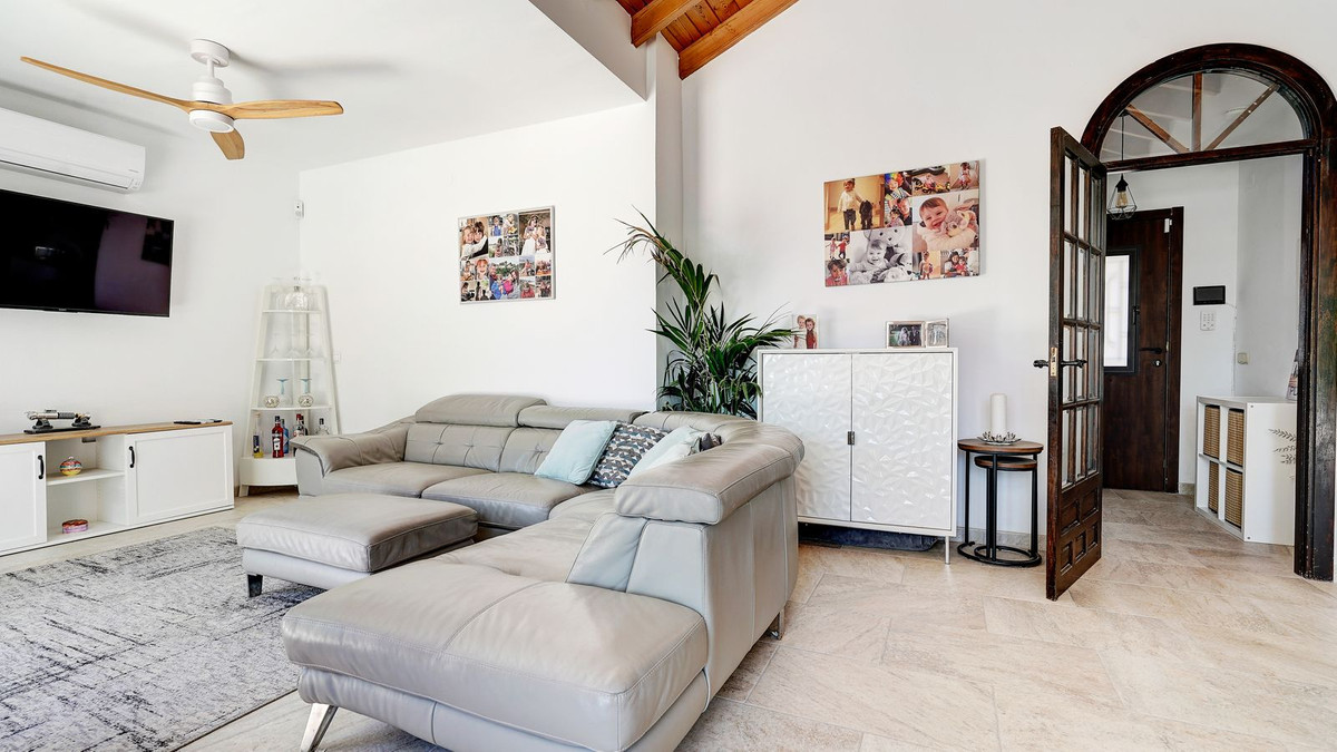 Villa for sale in Mijas