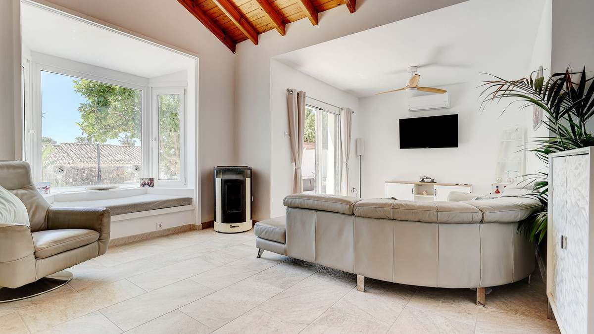 Villa for sale in Mijas