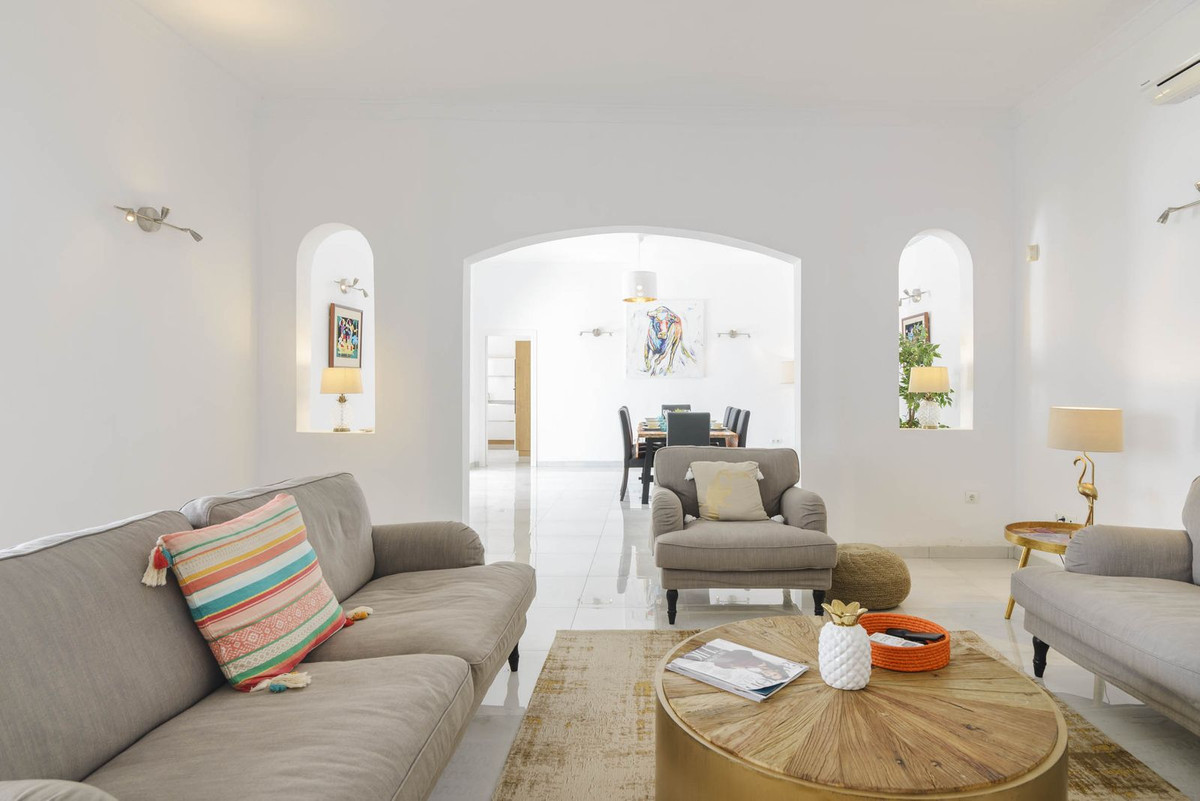 Villa for sale in Mijas
