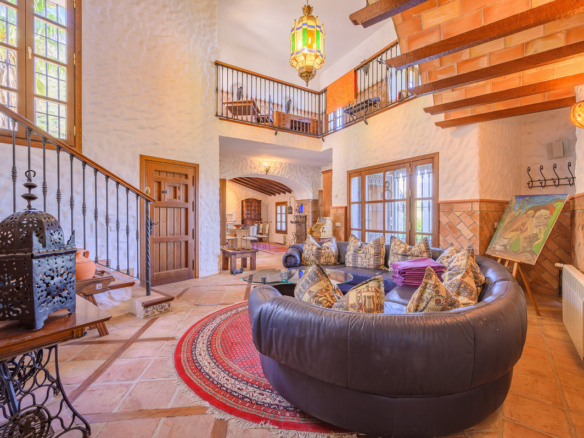 Villa for sale in Ojén