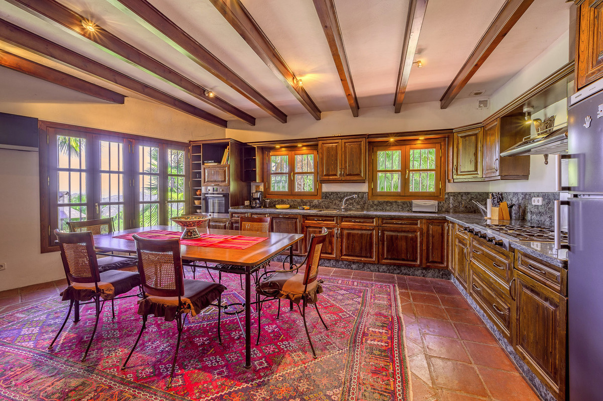 Villa for sale in Ojén