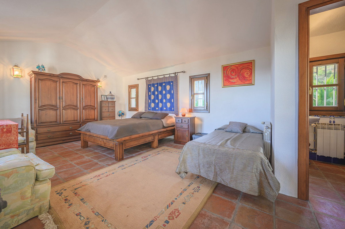 Villa for sale in Ojén