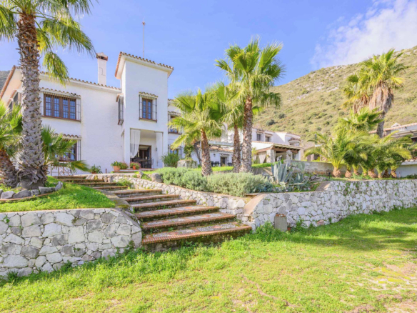 Villa for sale in Ojén