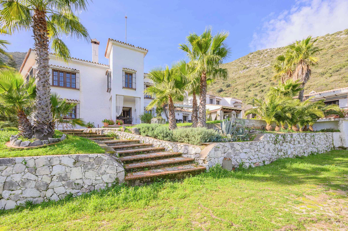 Villa for sale in Ojén