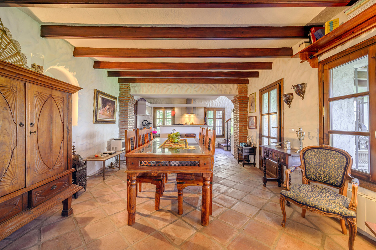 Villa for sale in Ojén