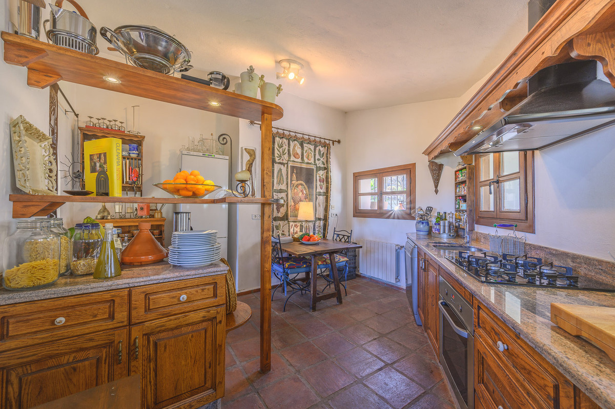 Villa for sale in Ojén