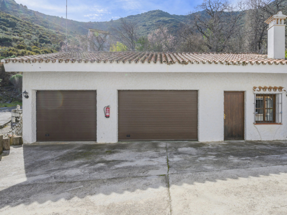 Villa for sale in Ojén