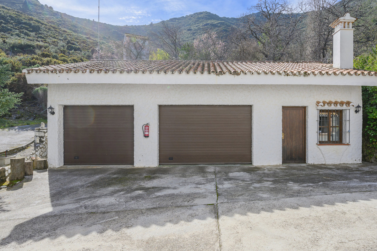 Villa for sale in Ojén