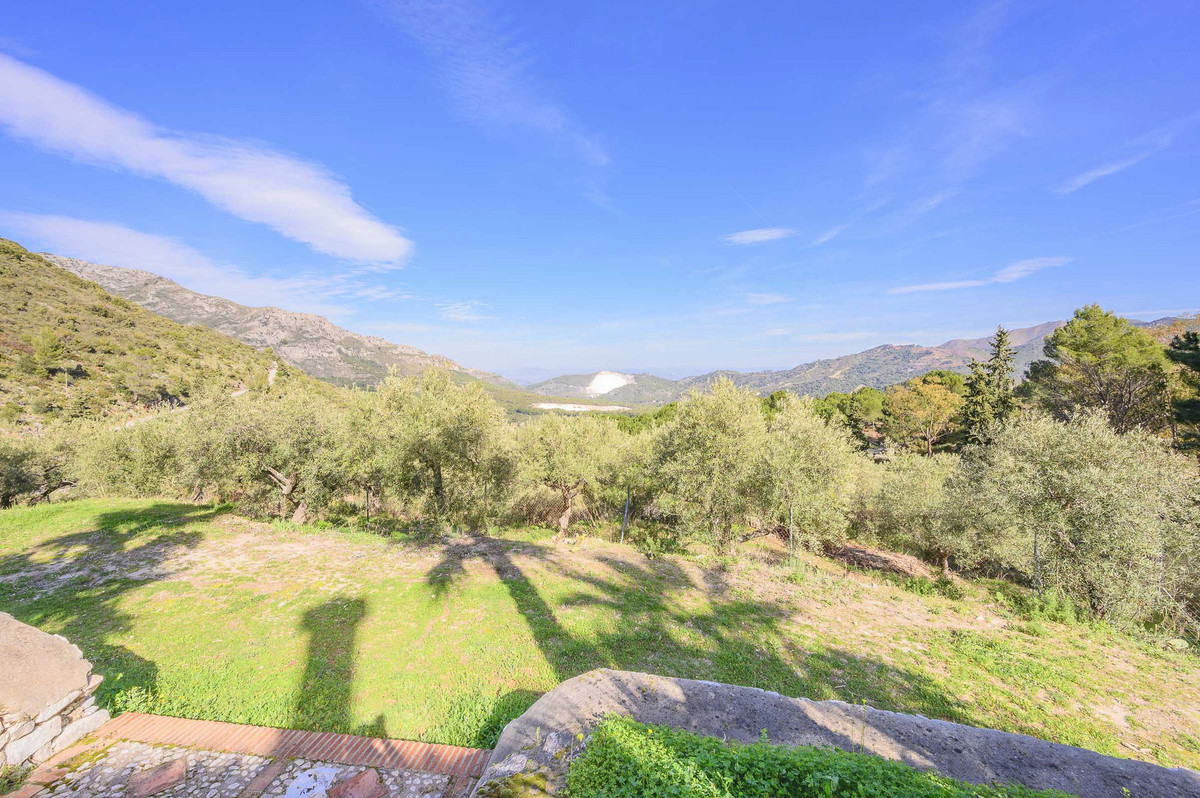 Villa for sale in Ojén