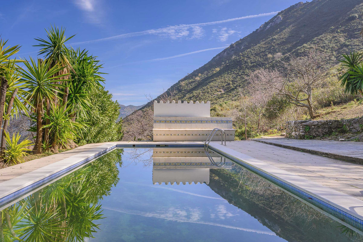 Villa for sale in Ojén