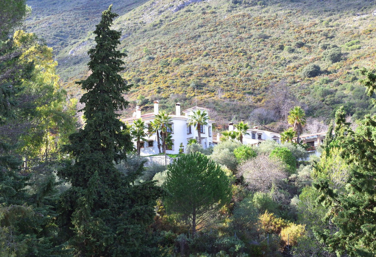 Villa for sale in Ojén