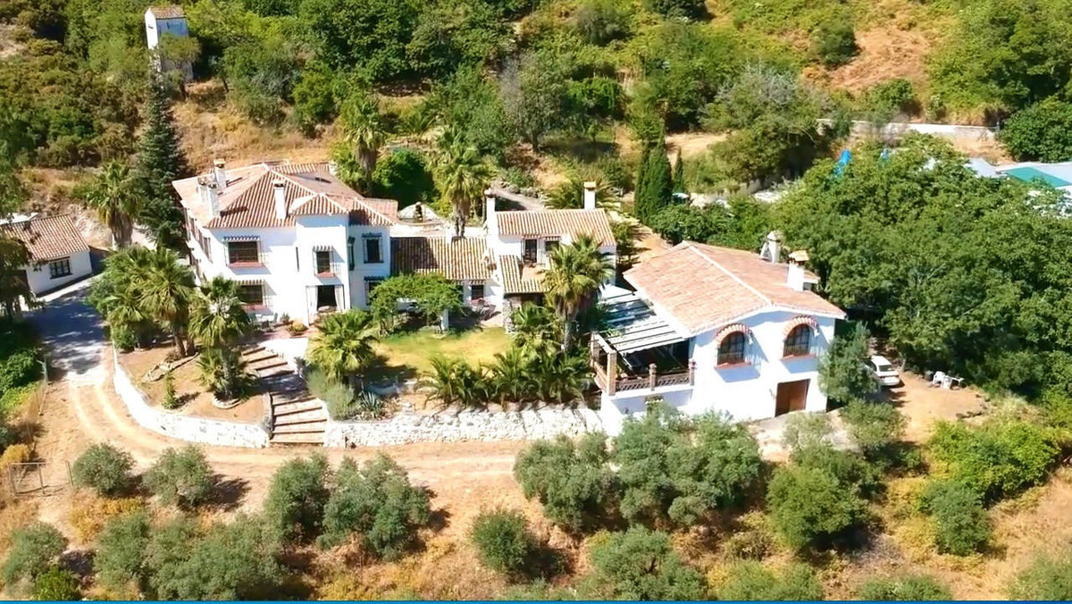 Villa for sale in Ojén