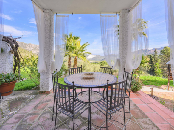 Villa for sale in Ojén