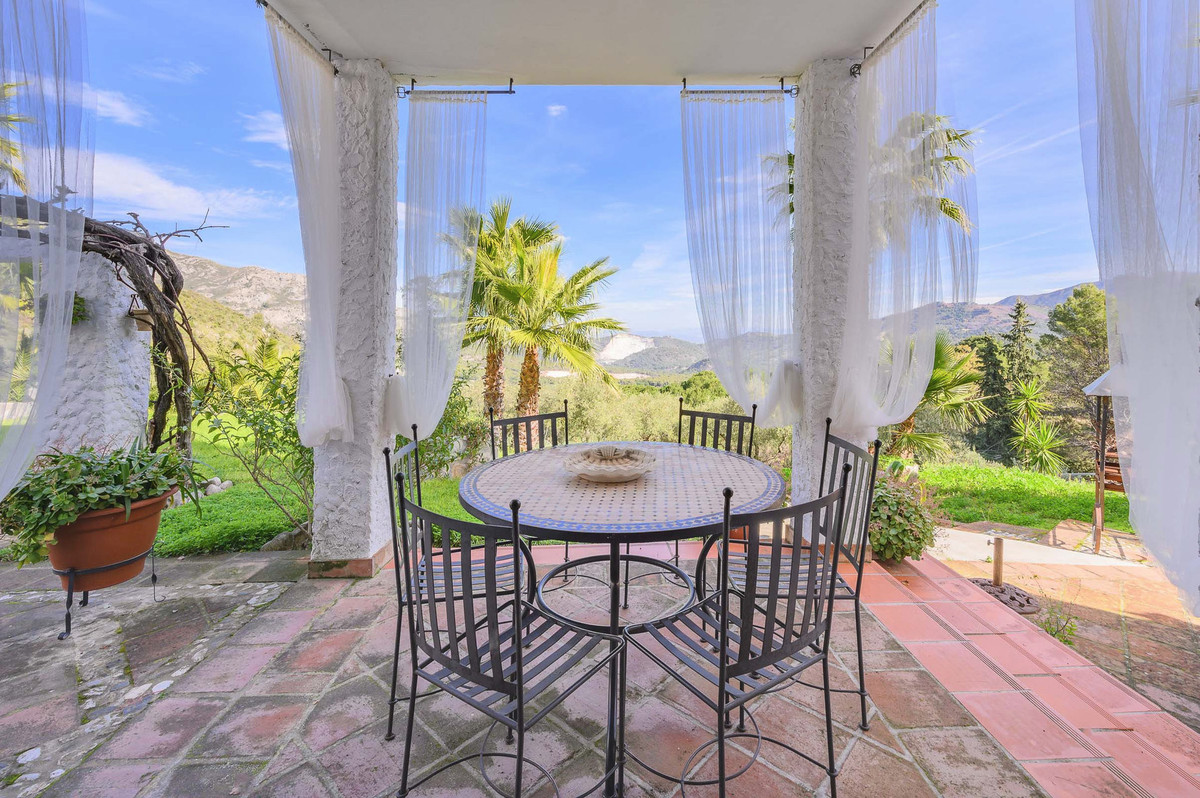Villa for sale in Ojén