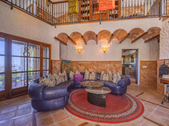 Villa for sale in Ojén