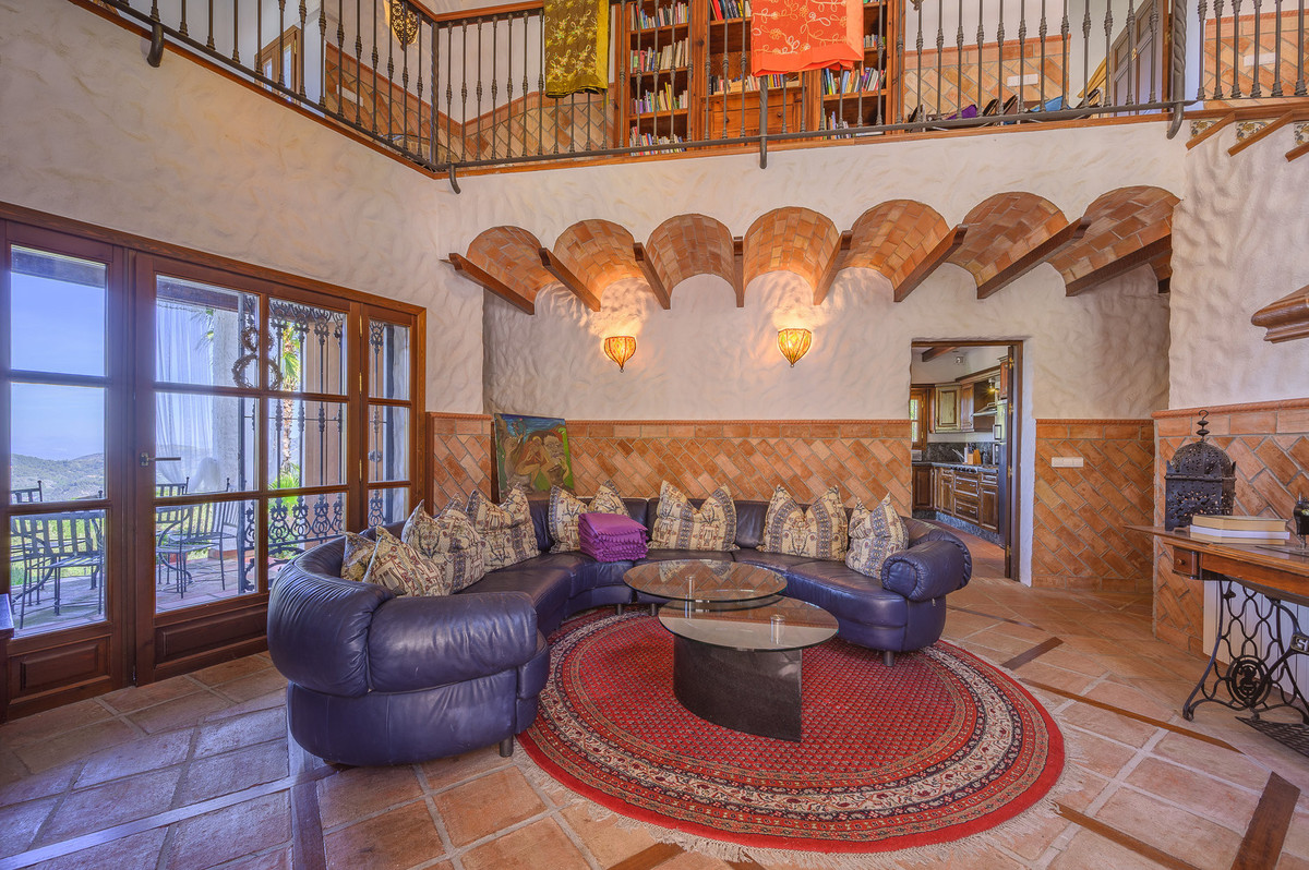 Villa for sale in Ojén