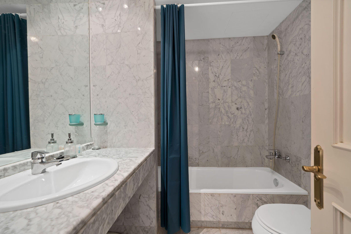 Apartment for sale in Estepona