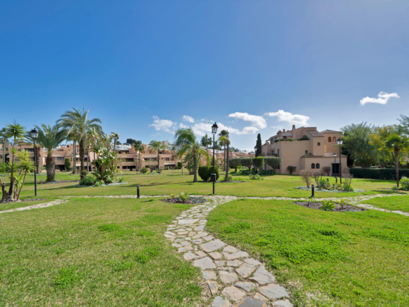 Apartment for sale in Estepona
