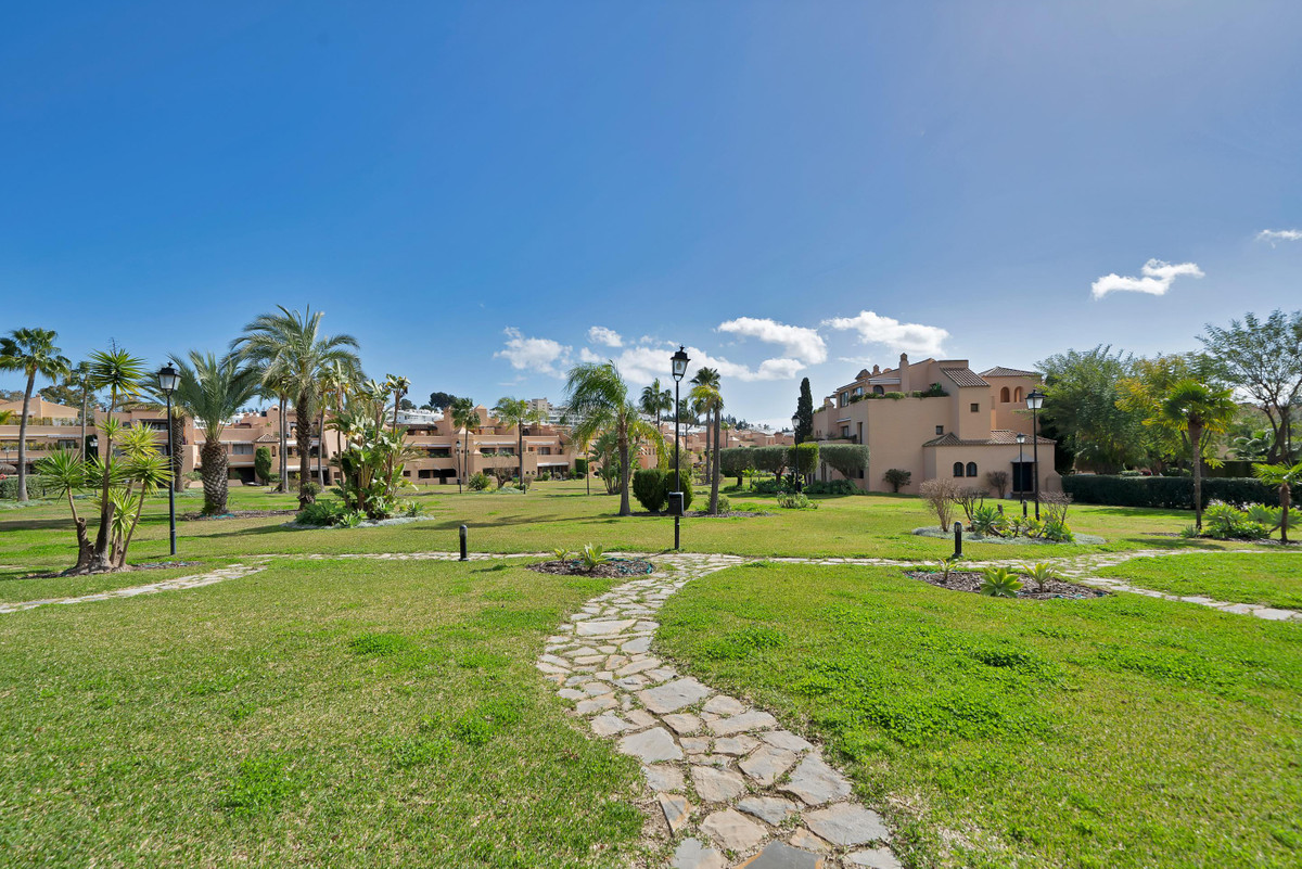 Apartment for sale in Estepona