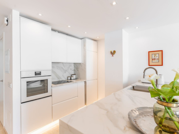Apartment for sale in Estepona