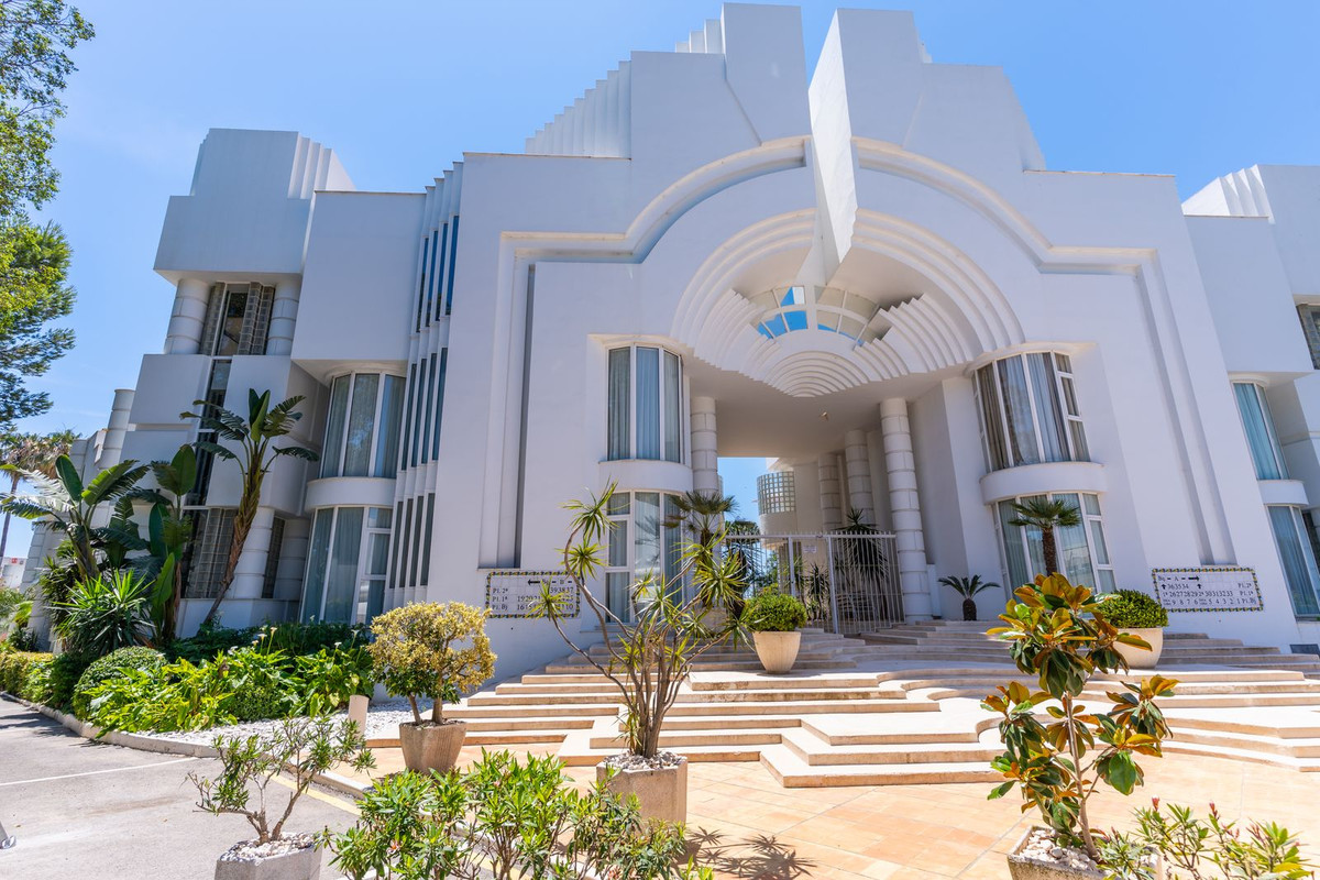 Apartment for sale in Estepona