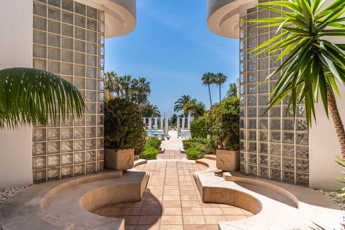 Apartment for sale in Estepona
