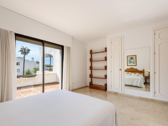 Apartment for sale in Estepona