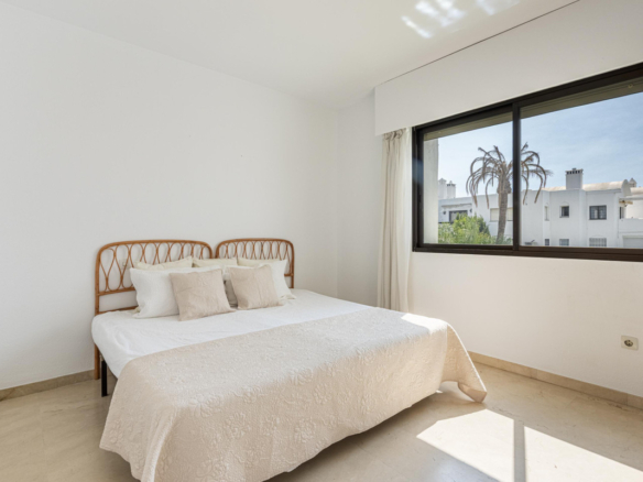 Apartment for sale in Estepona