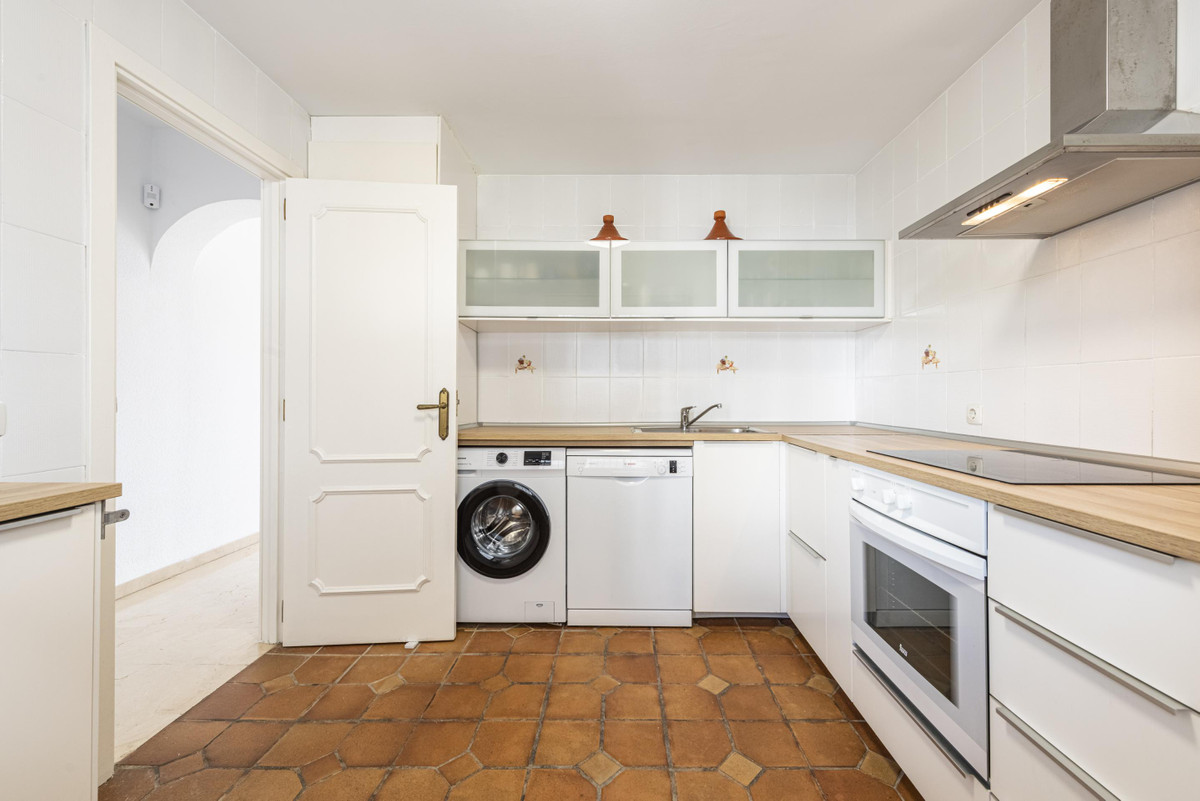 Apartment for sale in Estepona