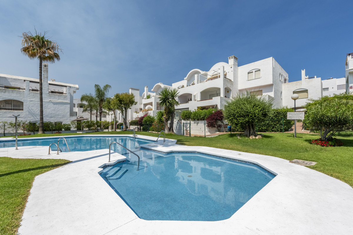 Apartment-in-Estepona-Ref-R5420848 Apartment for sale in Estepona