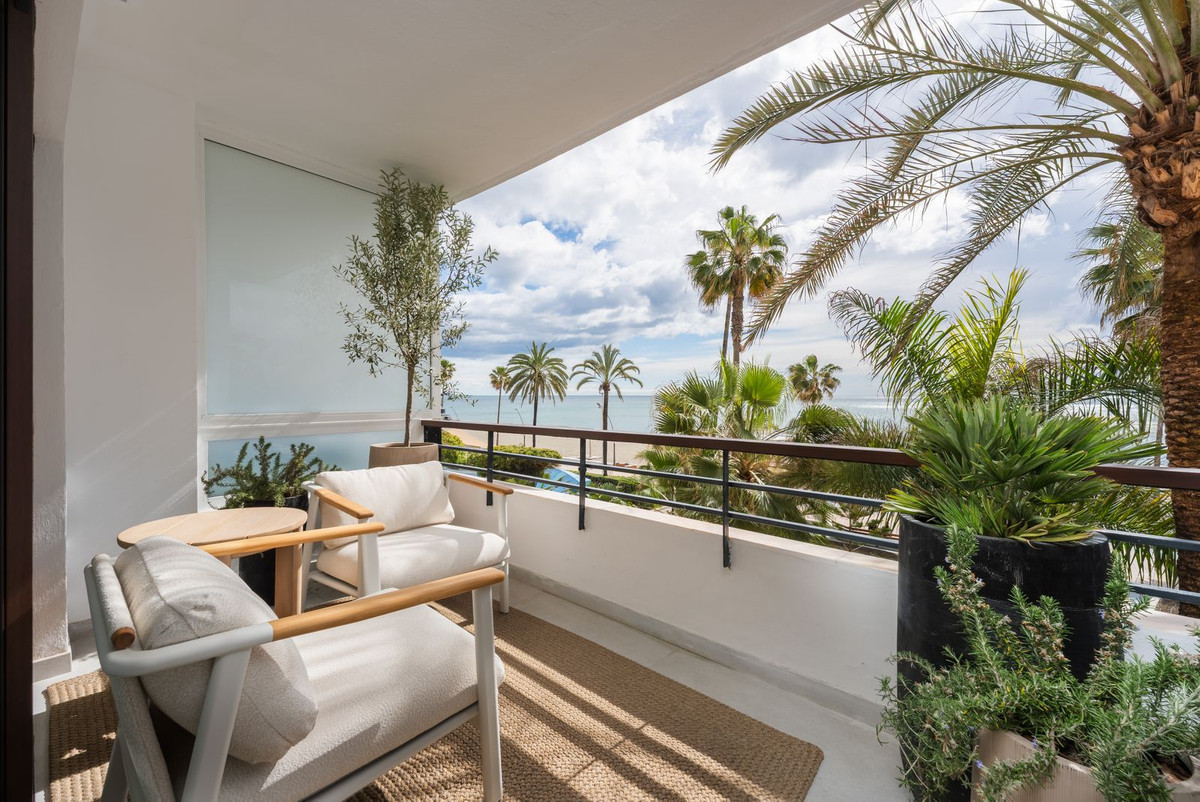 Apartment for sale in Estepona