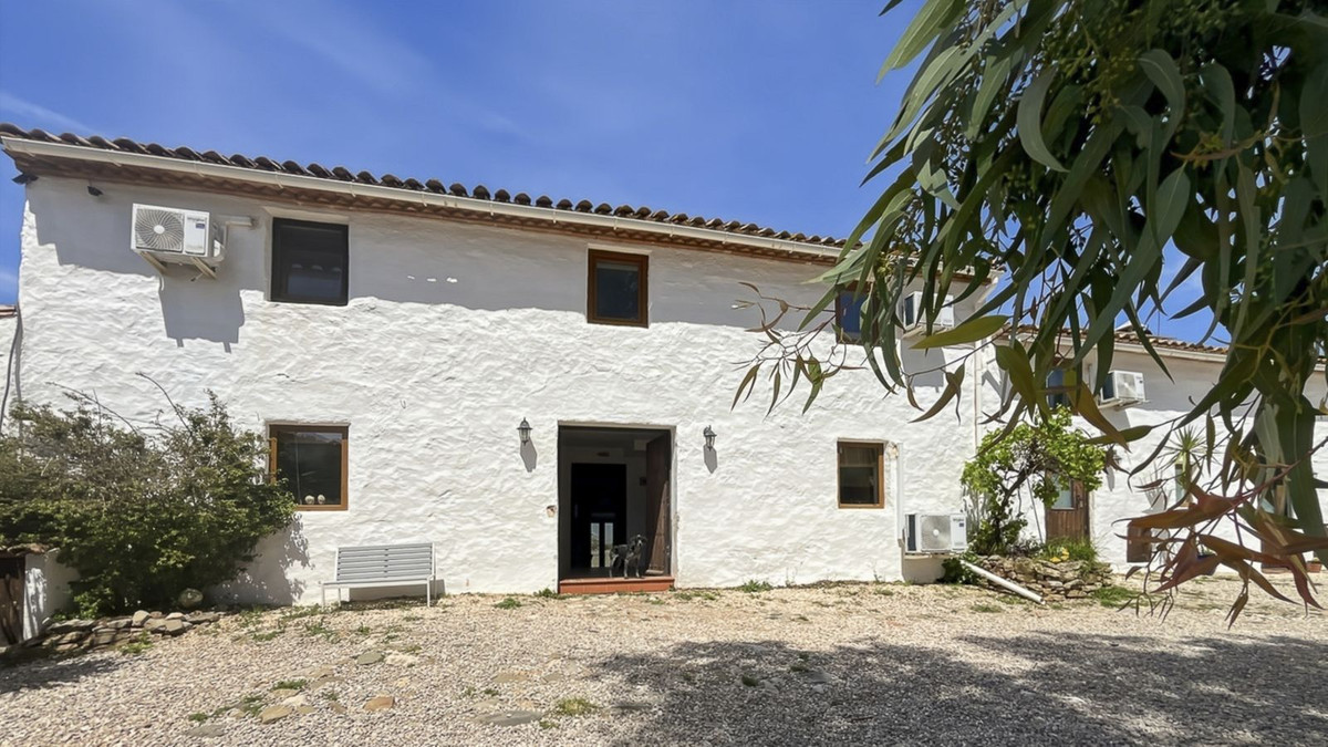 Finca for sale in Casabermeja