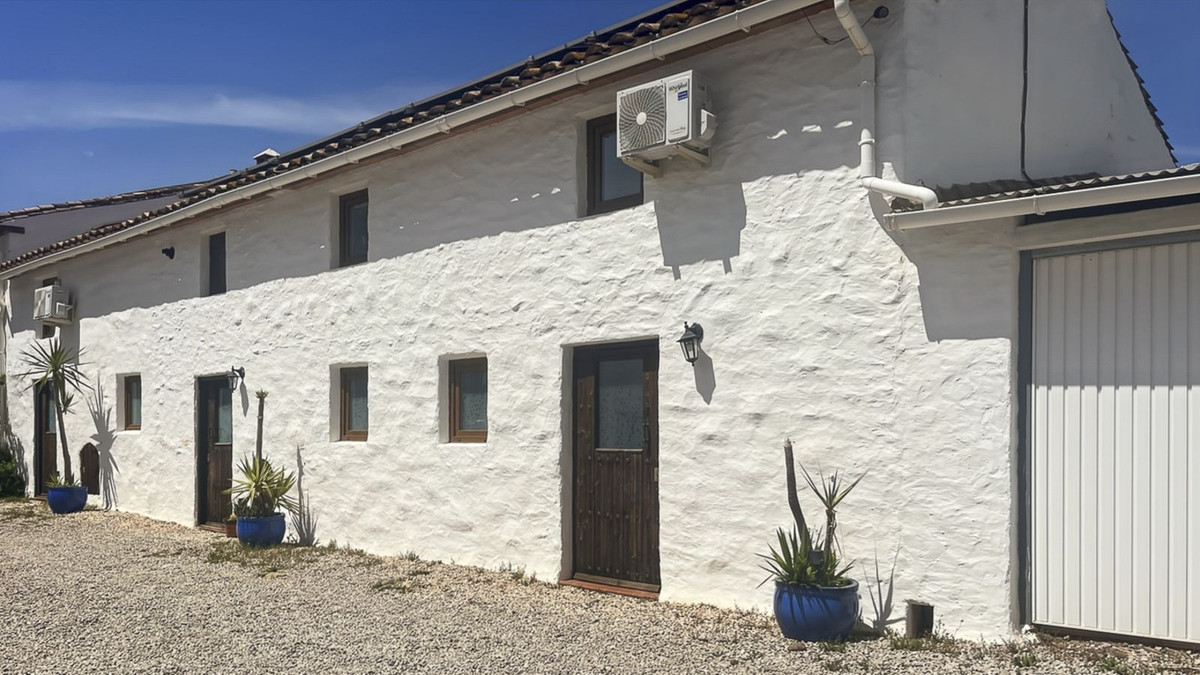 Finca for sale in Casabermeja