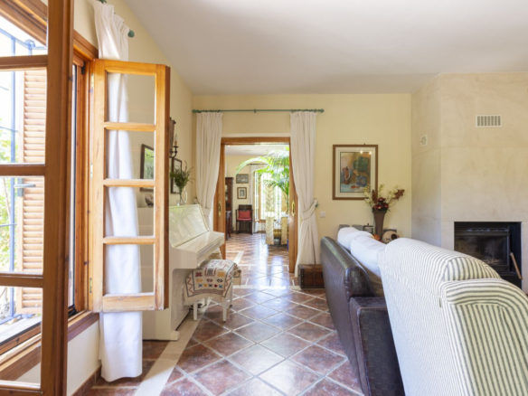 Finca for sale in Coín