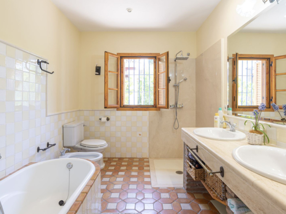 Finca for sale in Coín