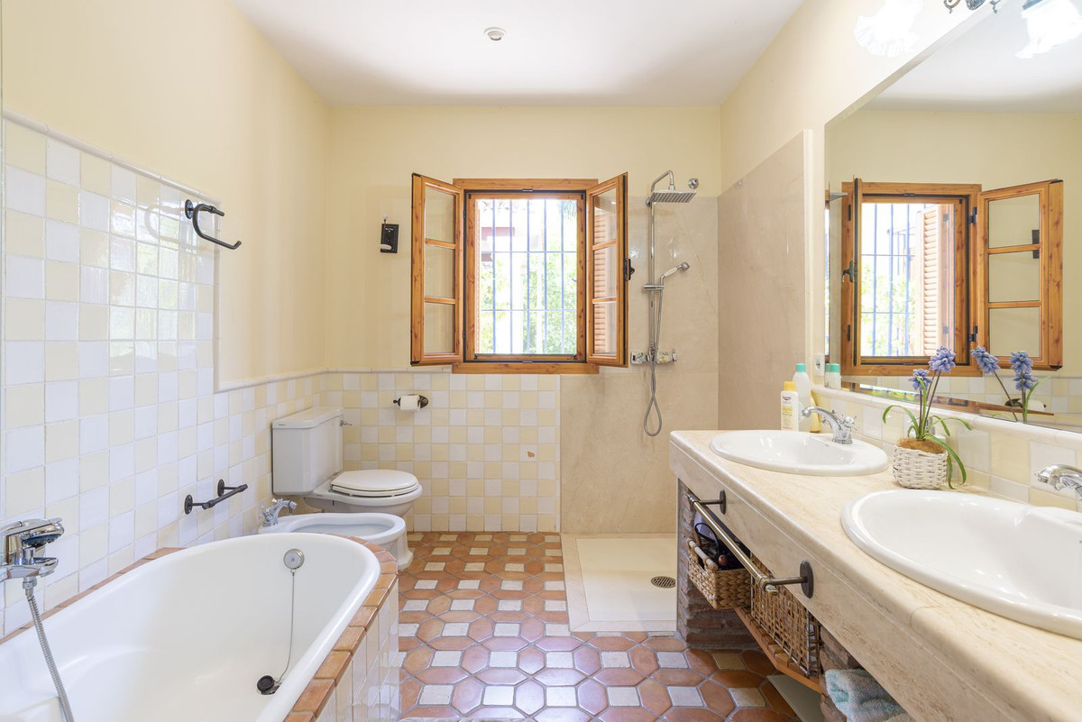 Finca for sale in Coín