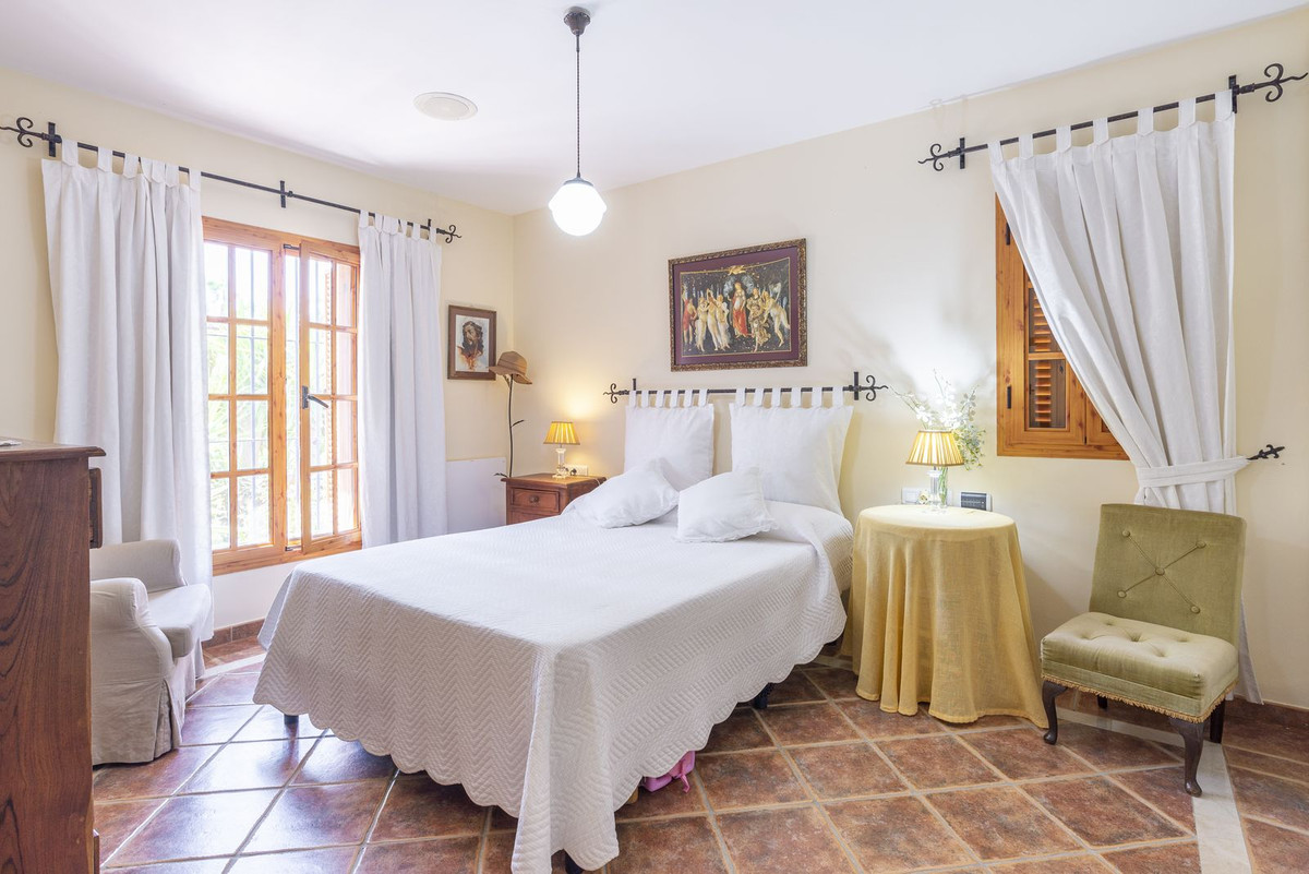 Finca for sale in Coín