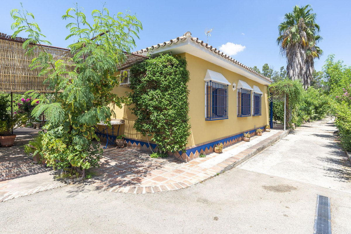 Finca for sale in Coín