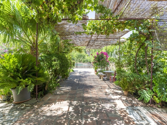 Finca for sale in Coín