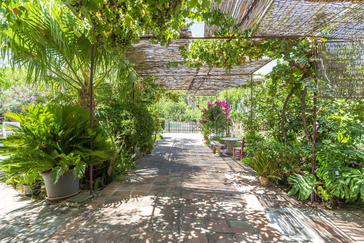Finca for sale in Coín