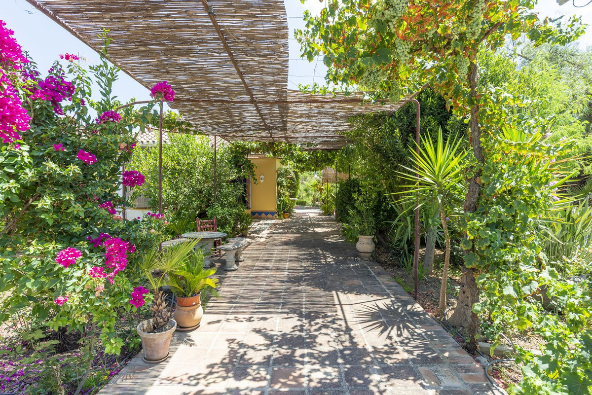 Finca for sale in Coín