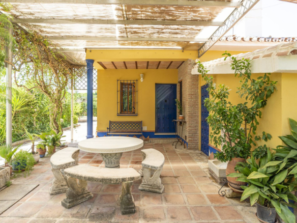 Finca for sale in Coín