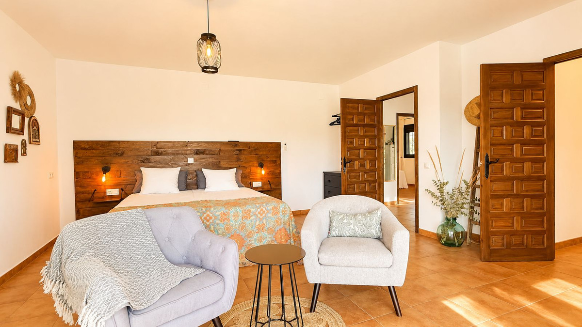 Finca for sale in Coín